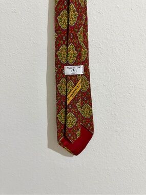 Vintage Valentino Men's Red Patterned Silk Tie